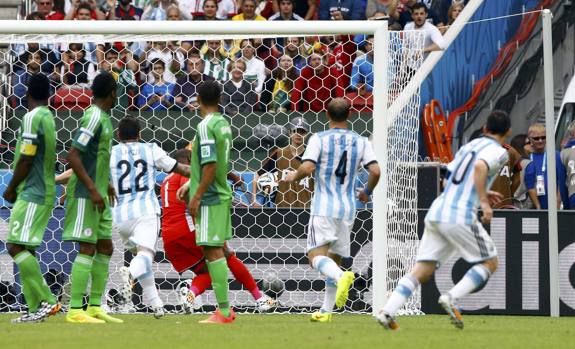 Eneyama non è reattivo e la palla entra. Reuters